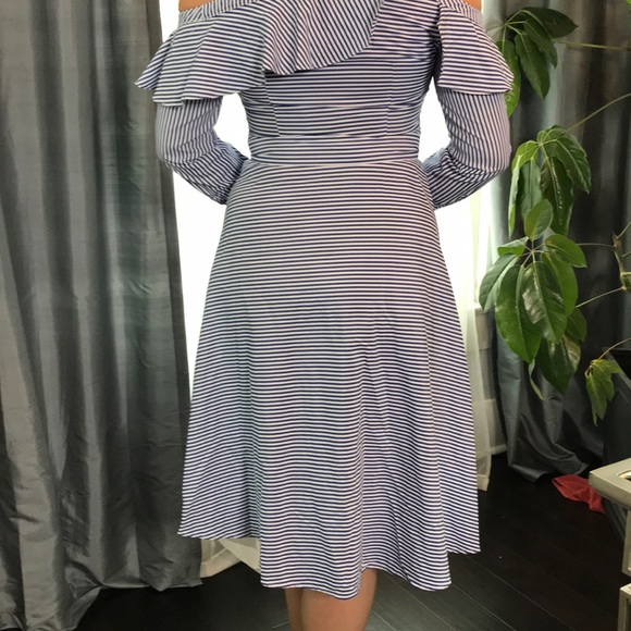 EUC Zoe & Sam Cold Shoulder Asymmetrical Dress L - Picture 5 of 7